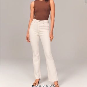 NWT Abercrombie Ultra High Rise Vintage Flare Jeans in Cream (Size 30Short)